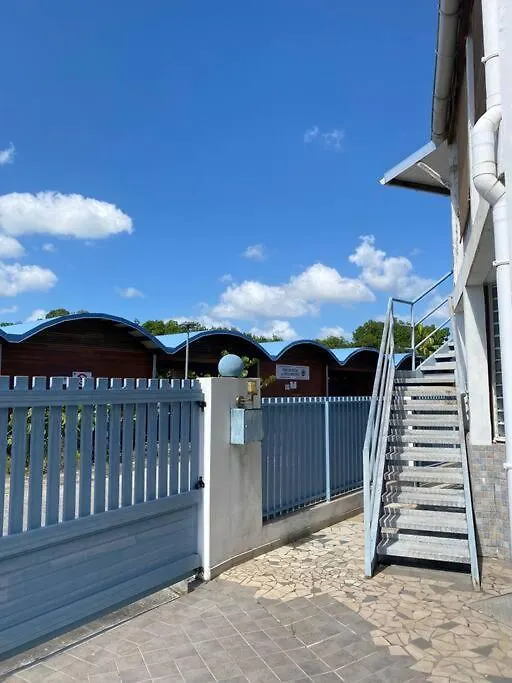 Apartment Trois Rivieres T2 Avec Grande Terrasse Ombragee Vue Mer Sainte-Luce